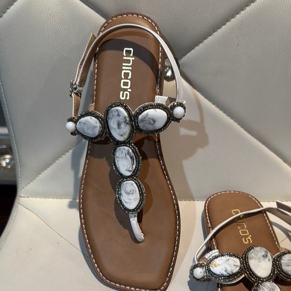 Chic White and Brown Sandals for Versatile Elegance - Picture 3 of 5